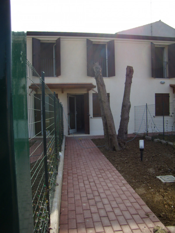 A Montà sarà disponibile dal 1 gennaio, una splendida porzione di casale antico ristrutturata poc...