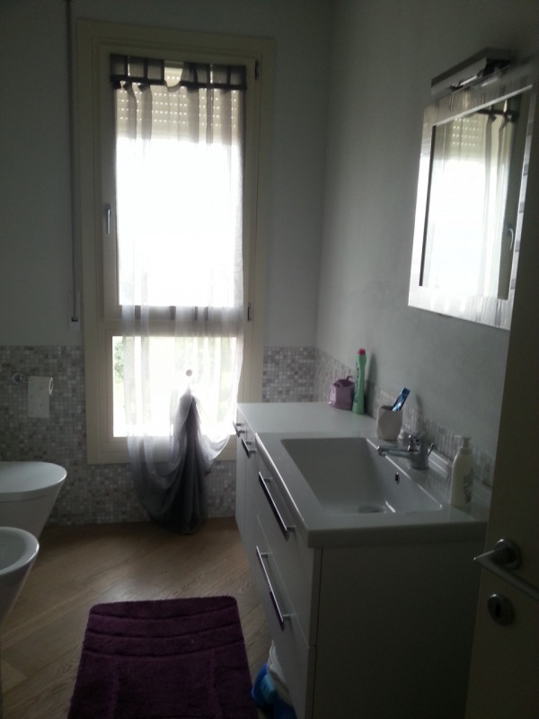 Comodo al centro storico nuovo trilocale composto da: ampia zona giorno con affaccio su un terraz...