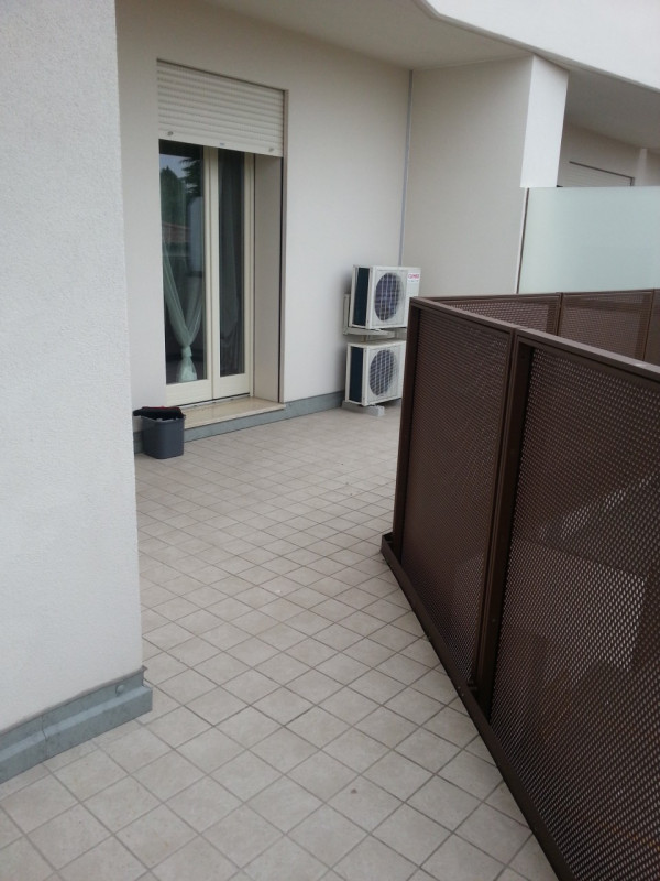 Comodo al centro storico nuovo trilocale composto da: ampia zona giorno con affaccio su un terraz...