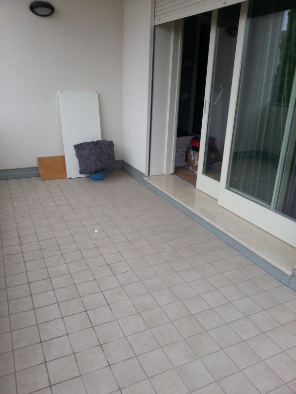 Comodo al centro storico nuovo trilocale composto da: ampia zona giorno con affaccio su un terraz...