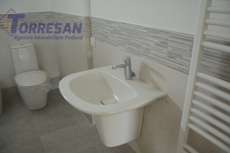 CASA SINGOLA ACCOSTATA
SAN CARLO  PLEBISCITO  fine via Cardinal Callegari, zona verde, comoda all...