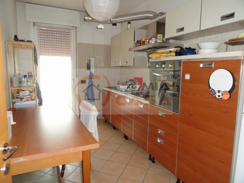 LEGNARO: Spazioso appartamento sito in quartiere residenziale, con pista ciclabile che collega fi...