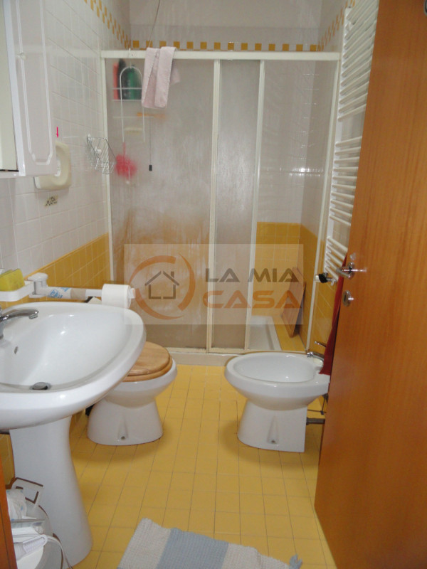 LEGNARO: Spazioso appartamento sito in quartiere residenziale, con pista ciclabile che collega fi...