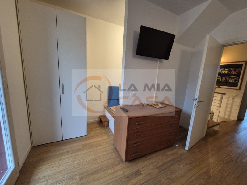 LEGNARO - Recente villa a schiera in posizione comoda a raggiungere l'Università anche a piedi e ...
