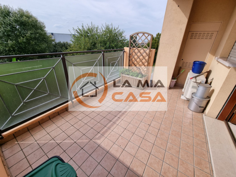 LEGNARO - Appartamento di recente costruzione posto al secondo ed ultimo piano. Dispone di soggio...