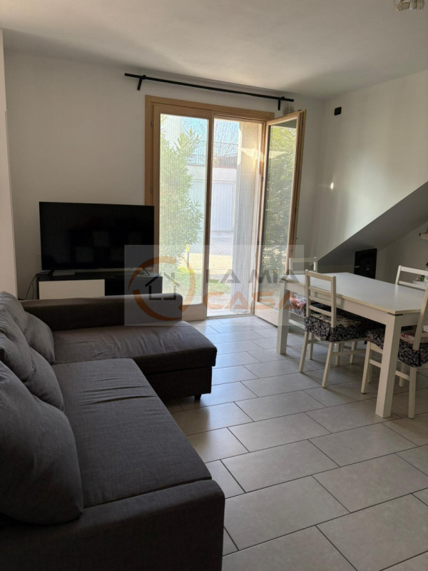 Legnaro - Recente appartamento con giardino di proprietà di circa 150 mq. Dispone di luminoso sog...