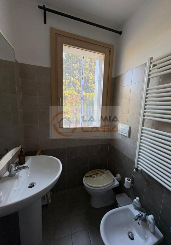 Legnaro - Recente appartamento con giardino di proprietà di circa 150 mq. Dispone di luminoso sog...