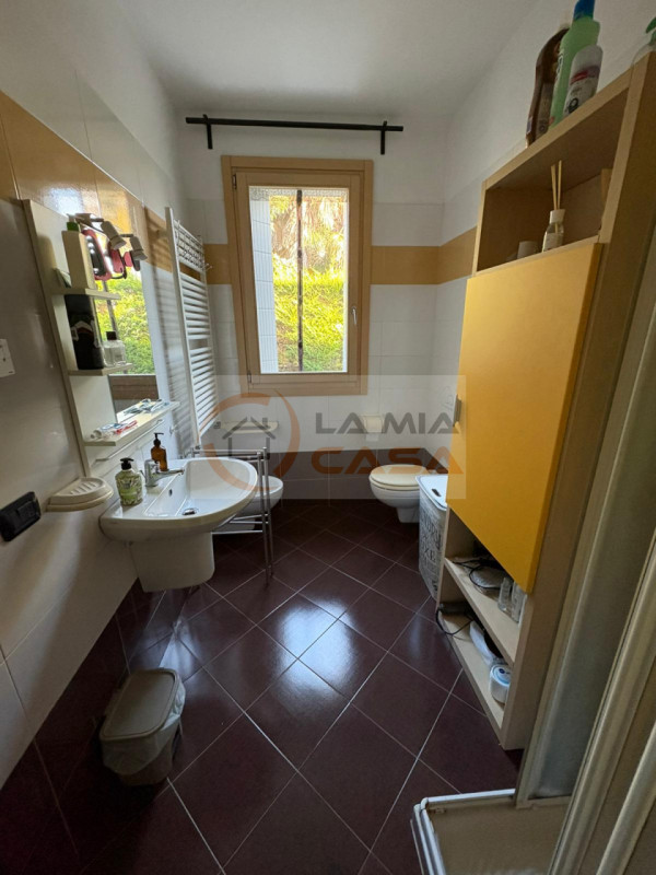 Legnaro - Recente appartamento con giardino di proprietà di circa 150 mq. Dispone di luminoso sog...