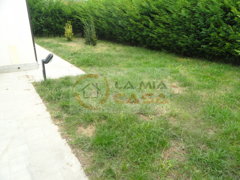 Legnaro - Recente appartamento con giardino di proprietà di circa 150 mq. Dispone di luminoso sog...