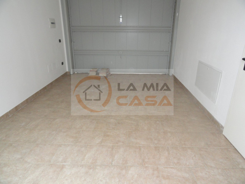 Legnaro - Recente appartamento con giardino di proprietà di circa 150 mq. Dispone di luminoso sog...