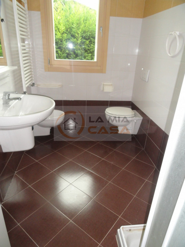 Legnaro - Recente appartamento con giardino di proprietà di circa 150 mq. Dispone di luminoso sog...