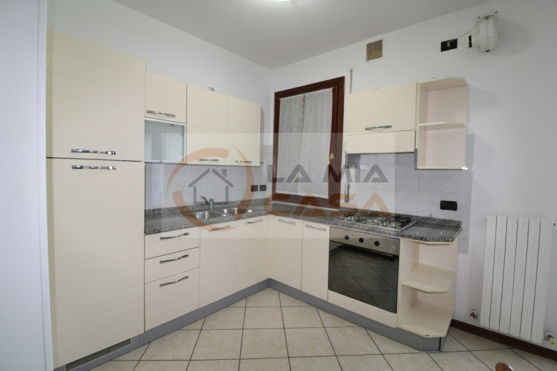 LEGNARO: RICHIESTO CONTRATTO DI LOCAZIONE DI TIPO TRANSITORIO DELLA DURATA MASSIMA DI 18 MESI. 
R...