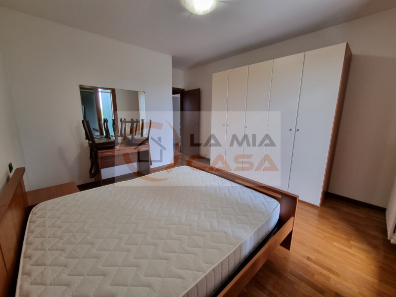 SONO RICHIESTE REFERENZE E CONTRATTO DI LAVORO A TEMPO INDETERMINATO.
SI PREGA DI INVIARE UNA EMA...