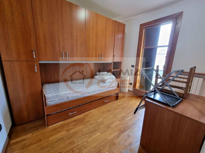 SONO RICHIESTE REFERENZE E CONTRATTO DI LAVORO A TEMPO INDETERMINATO.
SI PREGA DI INVIARE UNA EMA...