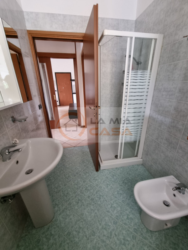 SONO RICHIESTE REFERENZE E CONTRATTO DI LAVORO A TEMPO INDETERMINATO.
SI PREGA DI INVIARE UNA EMA...