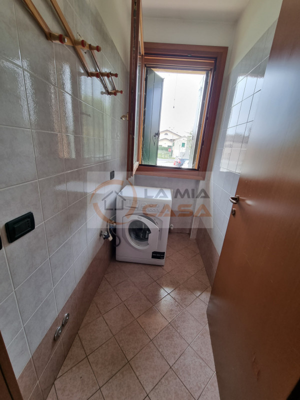 SONO RICHIESTE REFERENZE E CONTRATTO DI LAVORO A TEMPO INDETERMINATO.
SI PREGA DI INVIARE UNA EMA...