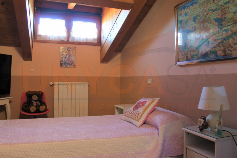 MESTRINO: proponiamo in vendita un ampio appartamento tricamere posto all’ultimo piano. 
L’immobi...