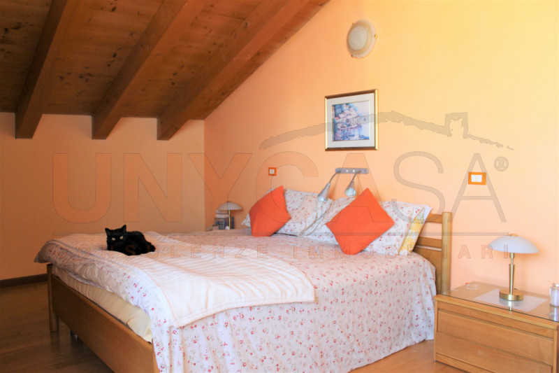 MESTRINO: proponiamo in vendita un ampio appartamento tricamere posto all’ultimo piano. 
L’immobi...