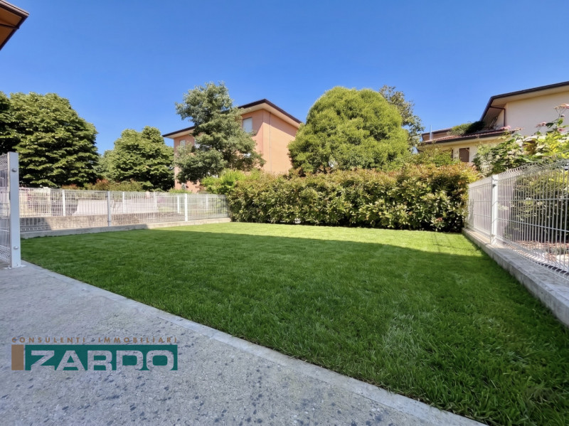 Rif. B-001 (per info 350 5383983 | Giacomo)

In tranquilla zona residenziale, comoda al centro di...