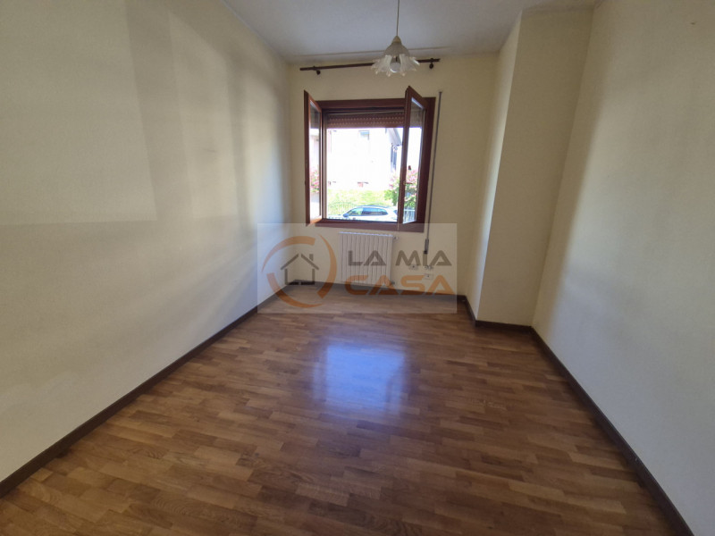 PIOVE DI SACCO - Appartamento ristrutturato completamente nel 2004, sito in piccola palazzina di ...