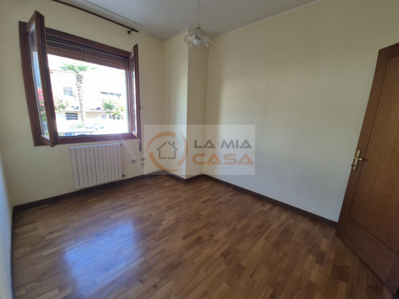 PIOVE DI SACCO - Appartamento ristrutturato completamente nel 2004, sito in piccola palazzina di ...