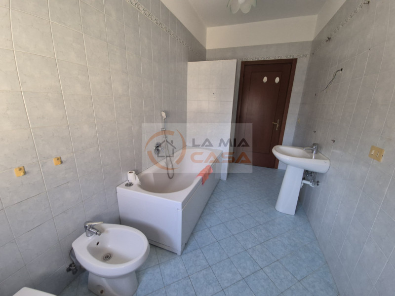 PIOVE DI SACCO - Appartamento ristrutturato completamente nel 2004, sito in piccola palazzina di ...