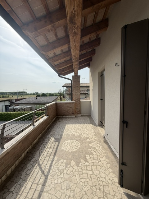 CAMPODARSEGO Frazione ULTIMA BIFAMILIARE.
In centro paese comoda ai servizi, scuole e negozi di p...