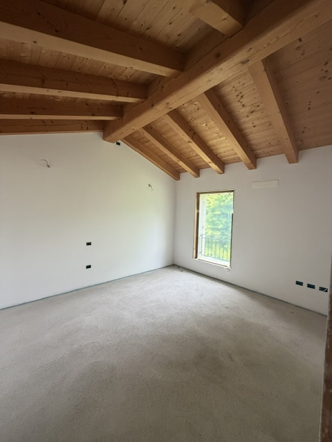 CAMPODARSEGO Frazione ULTIMA BIFAMILIARE.
In centro paese comoda ai servizi, scuole e negozi di p...