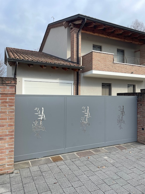 CAMPODARSEGO Frazione ULTIMA BIFAMILIARE.
In centro paese comoda ai servizi, scuole e negozi di p...