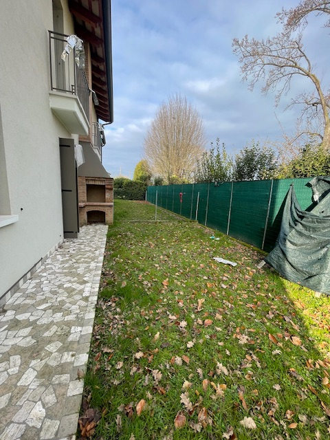 CAMPODARSEGO FIUMICELLO ULTIMA BIFAMILIARE. 
In centro paese comoda ai servizi, scuole e negozi d...