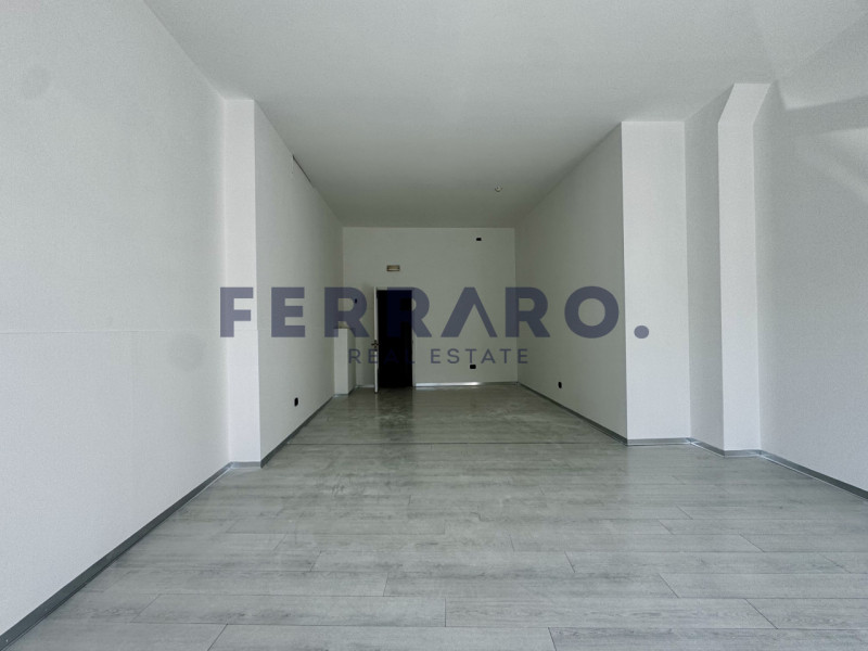 Casier, Dosson. Codice YA3, Proponiamo in affitto un negozio moderno e versatile, situato nel cuo...