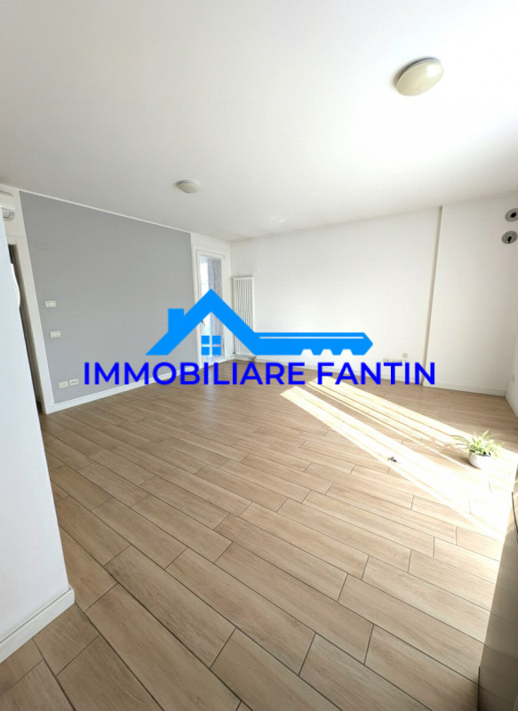 Treviso, San Zeno. Codice RA1. Comodo al centro a piedi, dal quale dista meno di 600mt e alla sta...