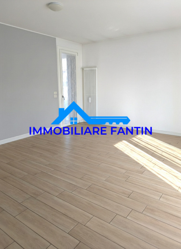 Treviso, San Zeno. Codice RA1. Comodo al centro a piedi, dal quale dista meno di 600mt e alla sta...