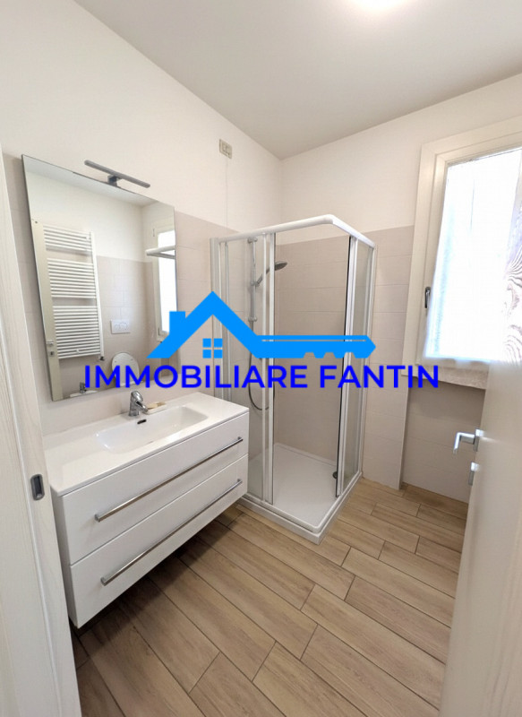 Treviso, San Zeno. Codice RA1. Comodo al centro a piedi, dal quale dista meno di 600mt e alla sta...