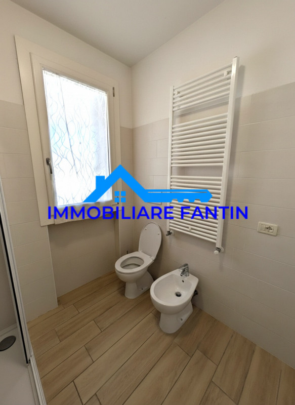 Treviso, San Zeno. Codice RA1. Comodo al centro a piedi, dal quale dista meno di 600mt e alla sta...