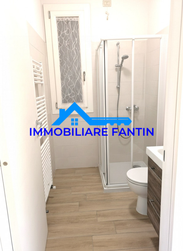 Treviso, San Zeno. Codice RA1. Comodo al centro a piedi, dal quale dista meno di 600mt e alla sta...