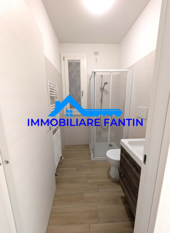 Treviso, San Zeno. Codice RA1. Comodo al centro a piedi, dal quale dista meno di 600mt e alla sta...