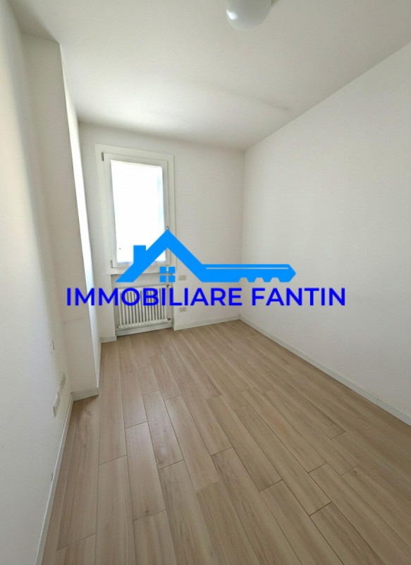 Treviso, San Zeno. Codice RA1. Comodo al centro a piedi, dal quale dista meno di 600mt e alla sta...