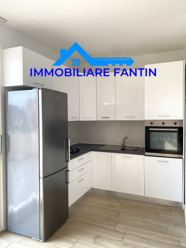 Treviso, San Zeno. Codice RA1. Comodo al centro a piedi, dal quale dista meno di 600mt e alla sta...