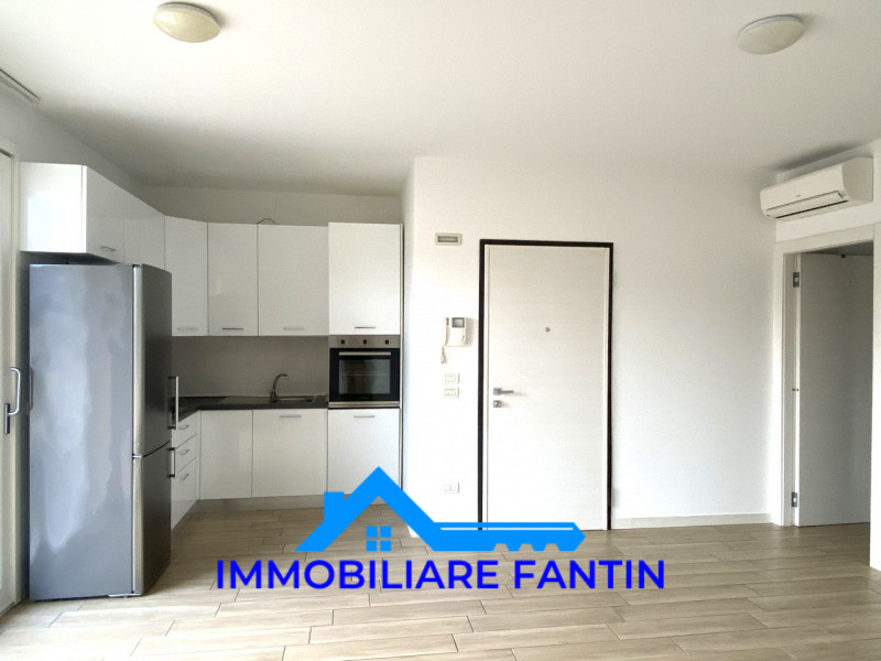 Treviso, San Zeno. Codice RA1. Comodo al centro a piedi, dal quale dista meno di 600mt e alla sta...