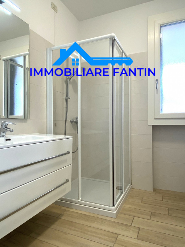 Treviso, San Zeno. Codice RA1. Comodo al centro a piedi, dal quale dista meno di 600mt e alla sta...