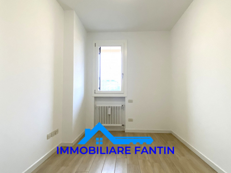 Treviso, San Zeno. Codice RA1. Comodo al centro a piedi, dal quale dista meno di 600mt e alla sta...