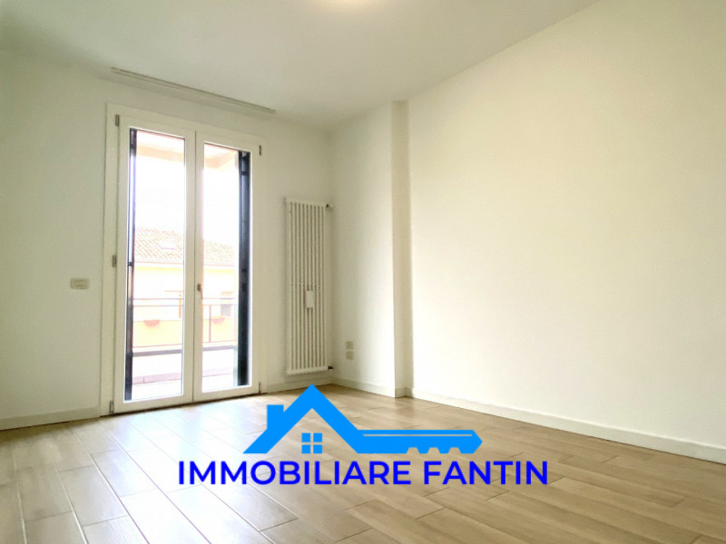 Treviso, San Zeno. Codice RA1. Comodo al centro a piedi, dal quale dista meno di 600mt e alla sta...