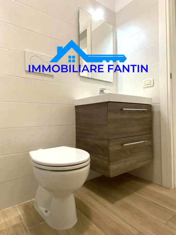 Treviso, San Zeno. Codice RA1. Comodo al centro a piedi, dal quale dista meno di 600mt e alla sta...