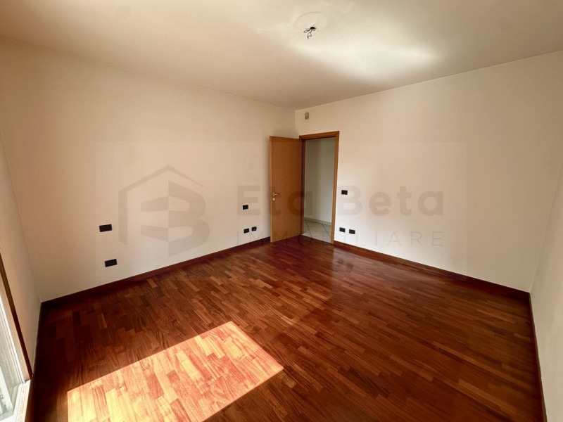 In posizione centrale a Noventa Padovana, proponiamo in vendita appartamento di circa 100 mq, pos...
