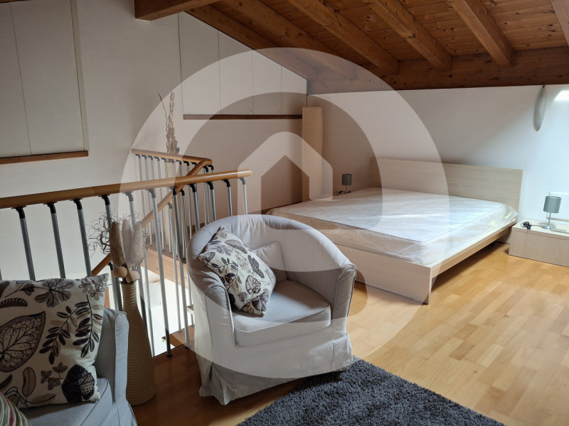Proponiamo in affitto, disponibile da metà luglio 2026, un raffinato appartamento duplex di circa...