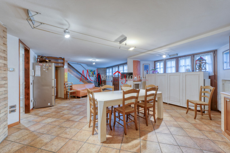 PADOVA ZONA PALTANA (Rif. V320-P) - In posizione centralissima, comoda a tutti i servizi, proponi...