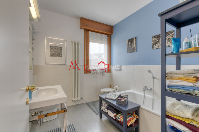 PADOVA ZONA MANDRIA - In zona interna e tranquilla, luminoso appartamento in piccolo condominio d...