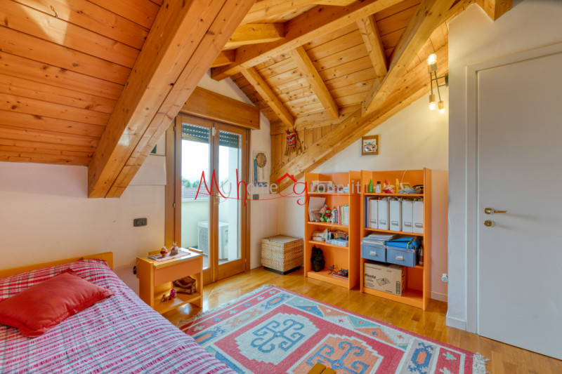 PADOVA ZONA MANDRIA - In zona interna e tranquilla, luminoso appartamento in piccolo condominio d...