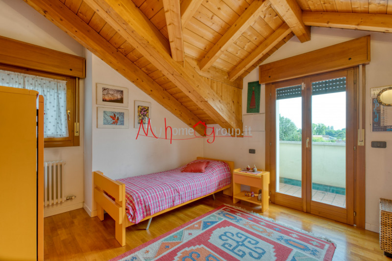 PADOVA ZONA MANDRIA - In zona interna e tranquilla, luminoso appartamento in piccolo condominio d...